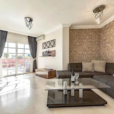 In Area Del Duque With Spacious Terrace Apartmán